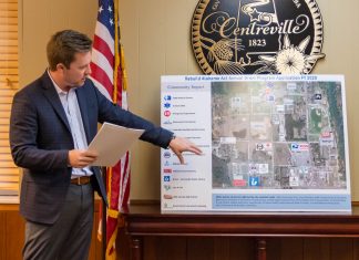 Bibb Medical Center CEO Joseph Marchant presents a grant proposal to the Centreville City Council.